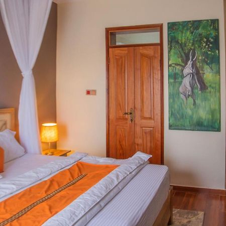 Savannah Suites Lubowa Екстериор снимка