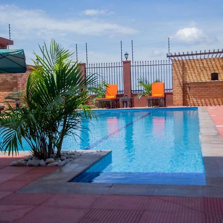 Savannah Suites Lubowa Екстериор снимка